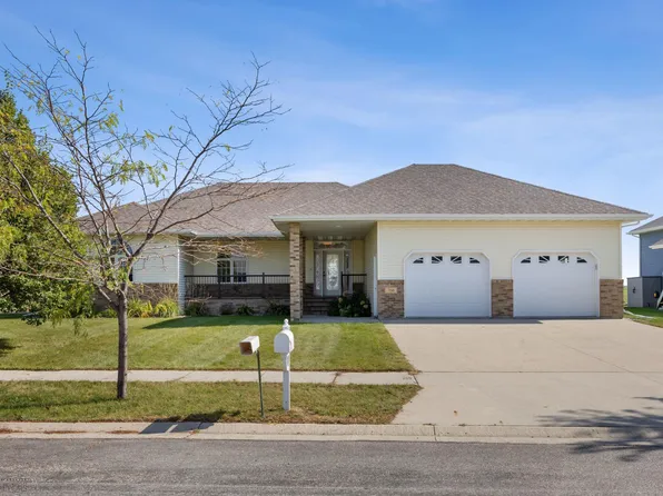 766 36th St S, Moorhead, MN 56560