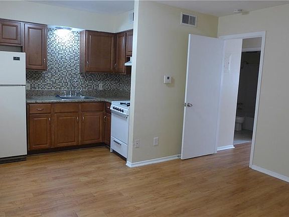 2nd image of 2800 Swisher St APT 118