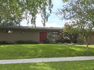 1408 W 18th St, Cedar Falls, IA 50613