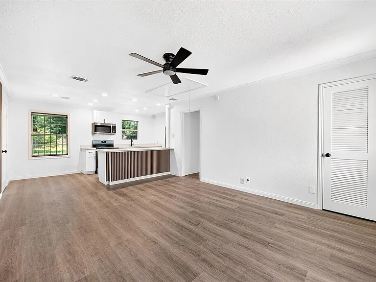 9211 Clearway Dr — Photo 11