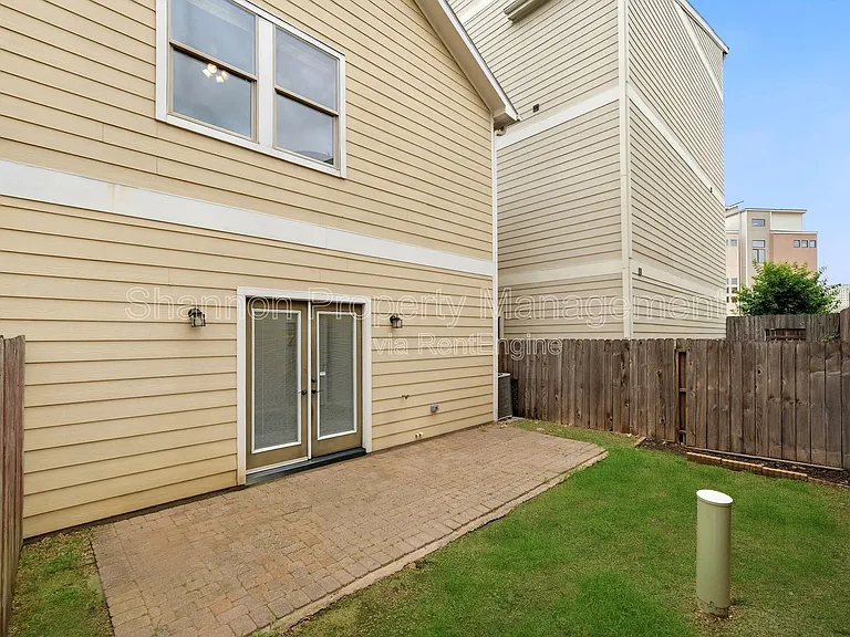 2323 Sperber Ln — Photo 37