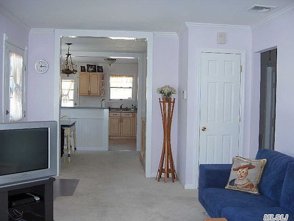 3rd image of 43 Shenandoah Blvd