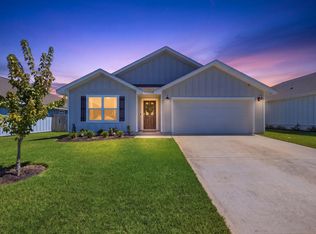 211 Laurel Hill St, Crestview, FL 32539