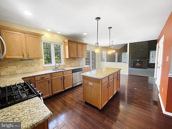 5th image of 10 Turnbridge Dr