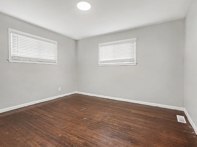 1189 Woodland Dr — Photo 11