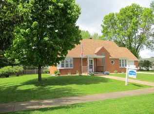 1122 Blue Mounds St, Black Earth, WI 53515