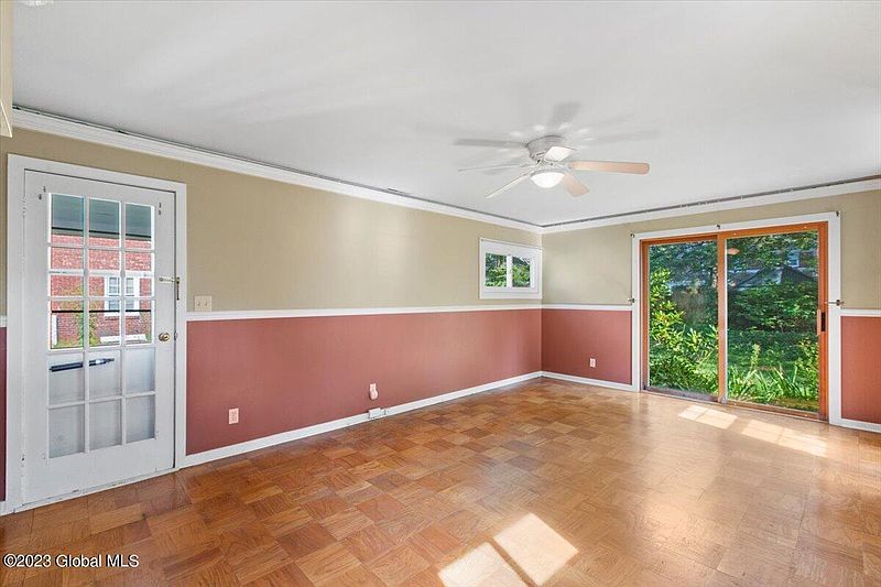 4th image of 185 Milner Avenue