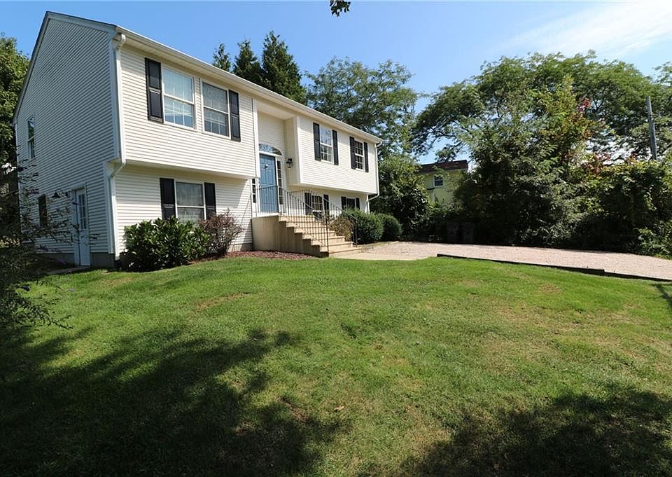 1st image of 22 Fairway Dr