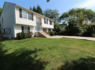 22 Fairway Dr, Narragansett, RI 02882