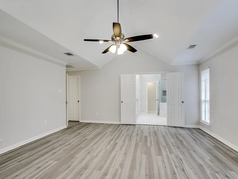 409 Lancashire Dr — Photo 18