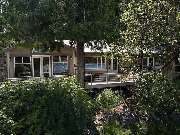 5th image of 320 Heron Ln