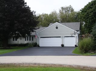 750 Sycamore Ln, Dundee, IL 60118