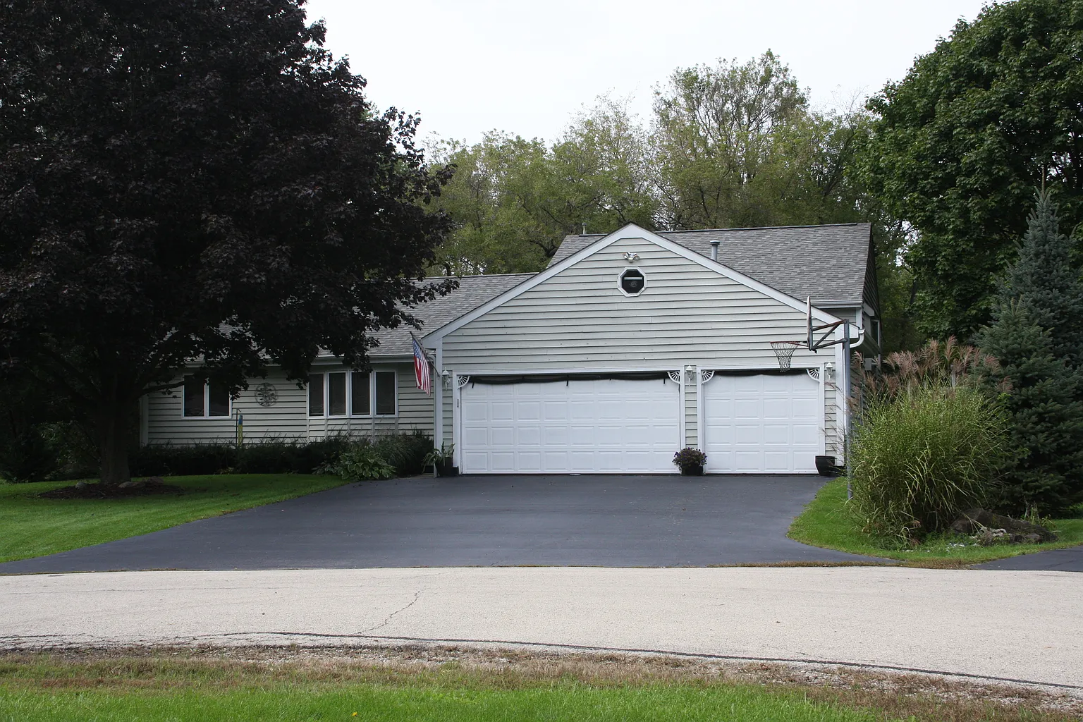750 Sycamore Ln photo 1