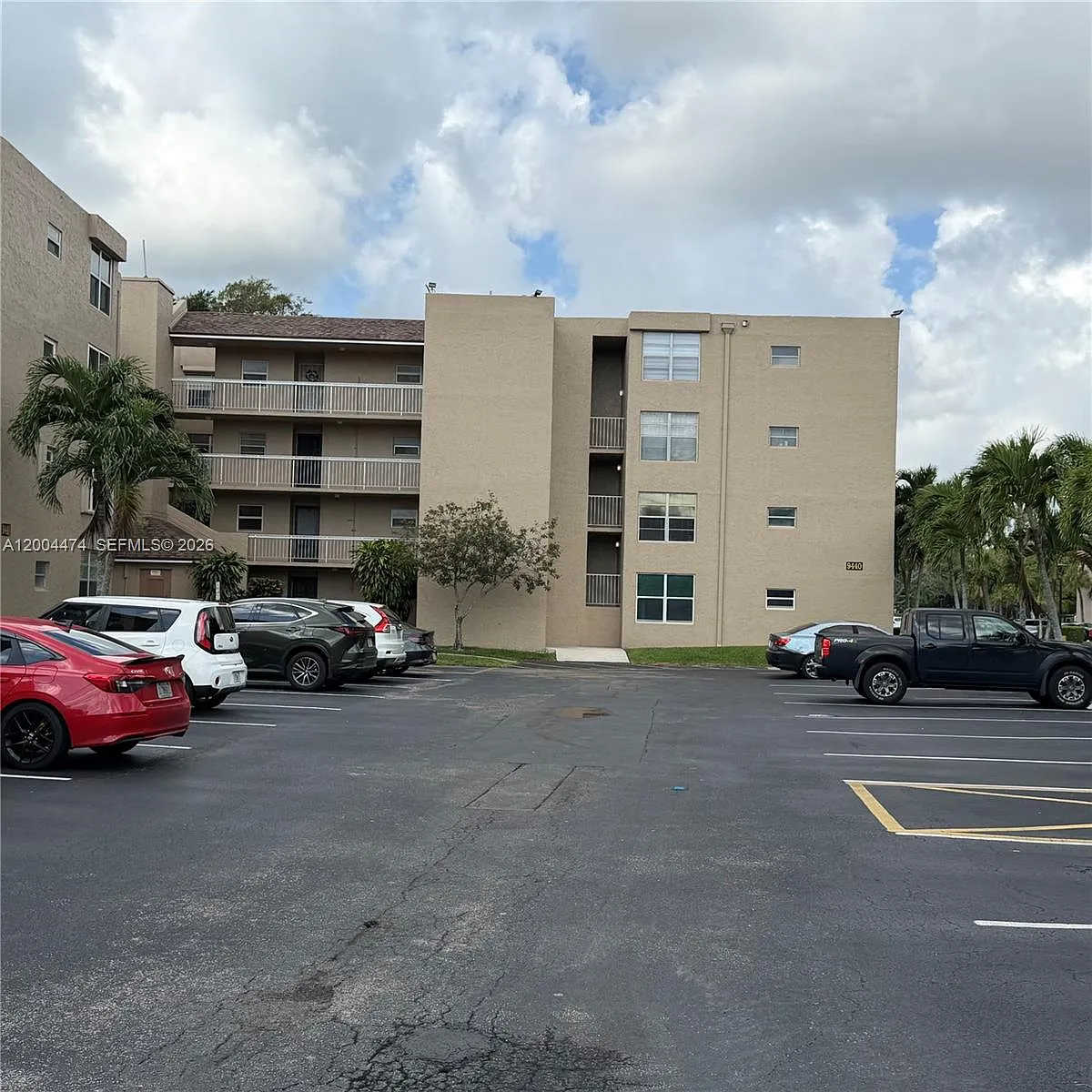 Building Photo - 9440 Tangerine Pl #206