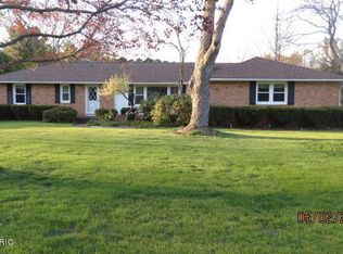 28664 Fairlane Dr, Dowagiac, MI 49047