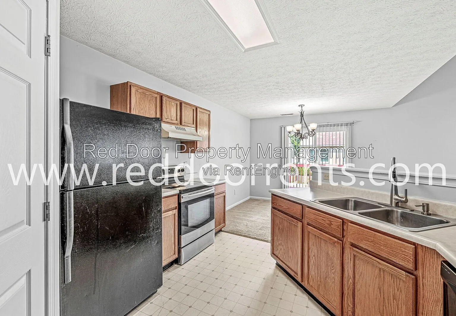 3 bed, 2.5 bath, 1351 sqft, $2,150 — Photo 2