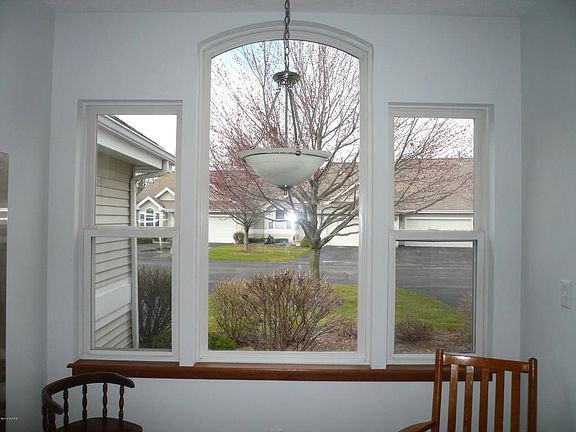 3rd image of 3015 Windcrest Way NE