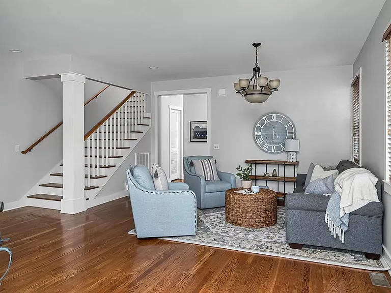 1109B S Douglas Ave — Photo 4