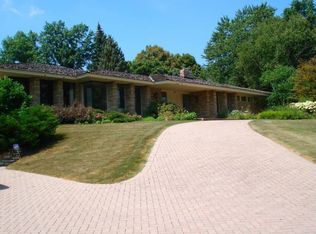 71 Baybrook Ln, Oak Brook, IL 60523