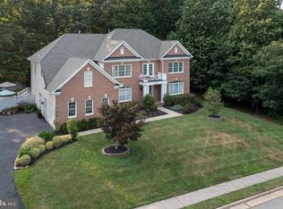 9765 Viewcrest Dr, Fairfax Station, VA 22039