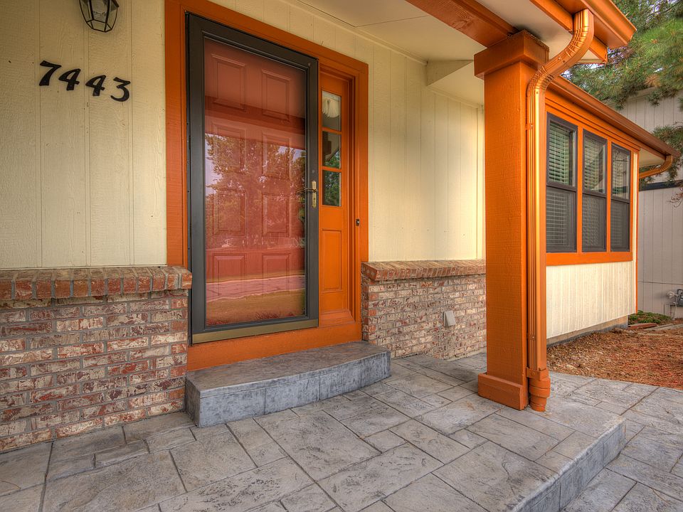 WELCOME TO OUR HOME! Scroll through the photos to see this gem!