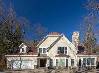 7754 Woodland Dr, Honor, MI 49640