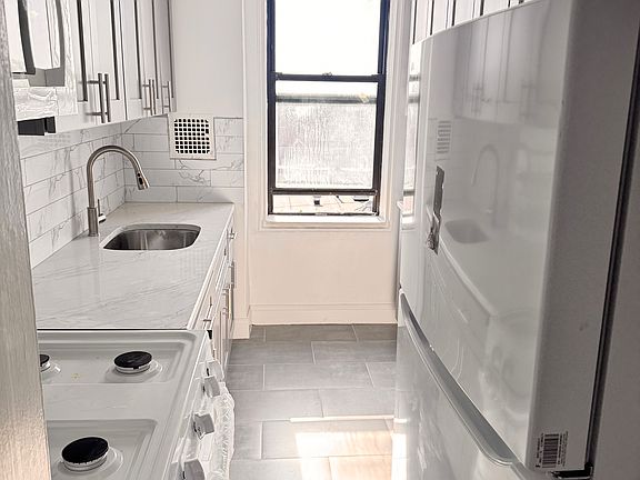 3rd image of 14943 35th Ave APT 4G