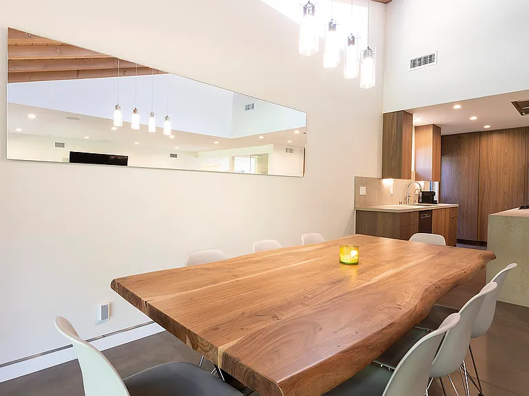 6561 Lasaine Ave — Photo 16