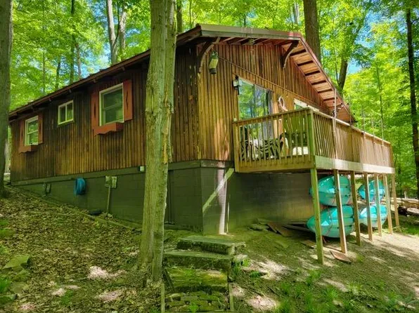 107 Jumento Cays Ct, Du Bois, PA 15801