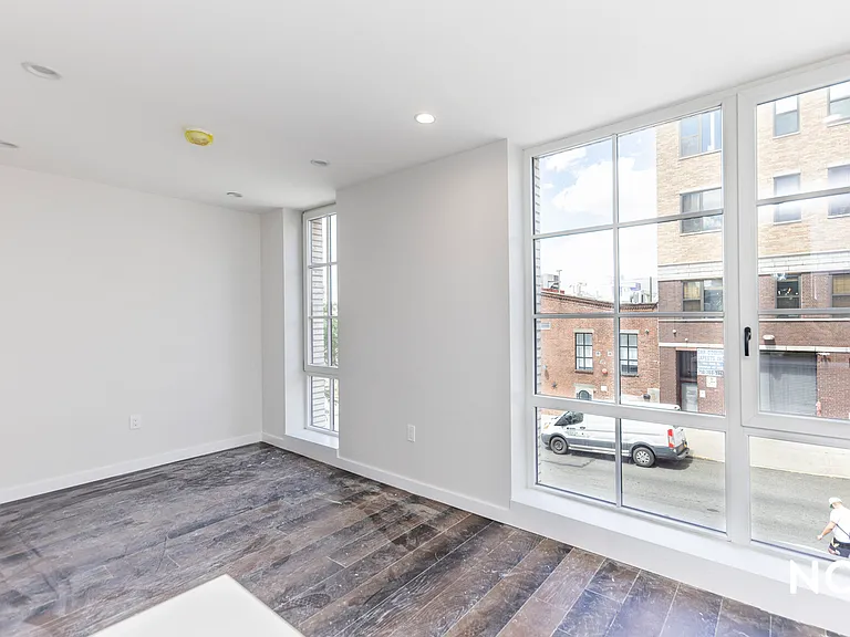 160 20th St #3B — Photo 11