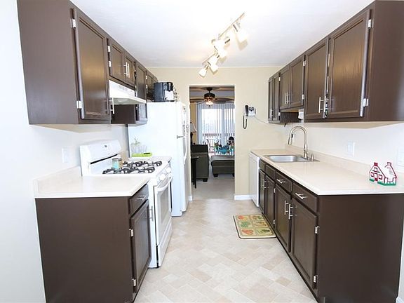 2nd image of 200 Heroux Blvd Unit 1907