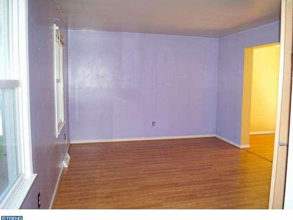 4th image of 422 W 5th Ave