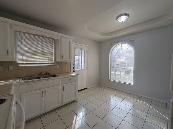 5th image of 1614 Phoenix St #3