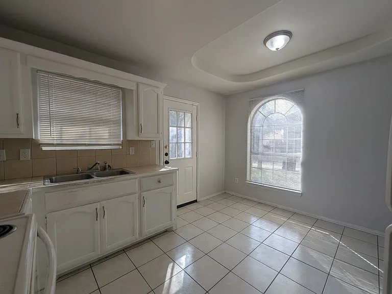 1614 Phoenix St #3 — Photo 5