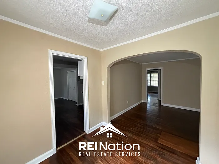 3 bed, 1.0 bath, 1602 sqft, $1,345 — Photo 3