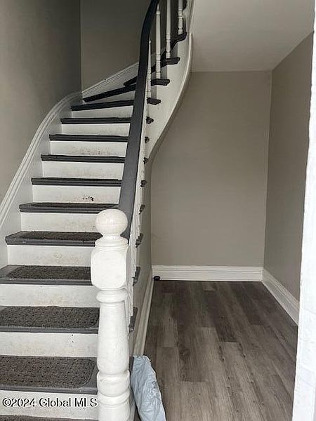 4th image of 370 2nd Avenue