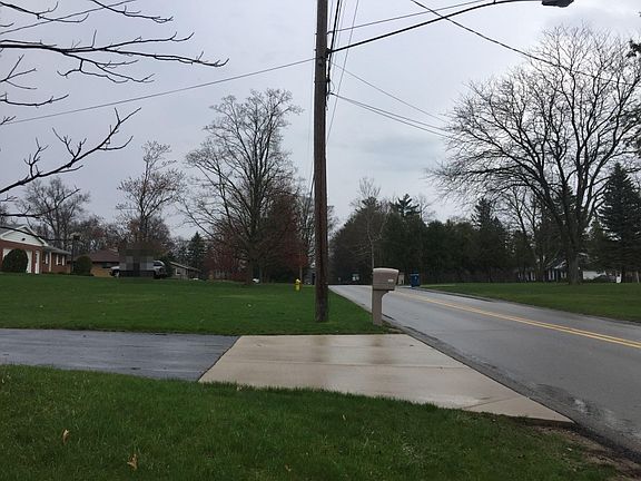 5th image of 3527 Lake Dr SE