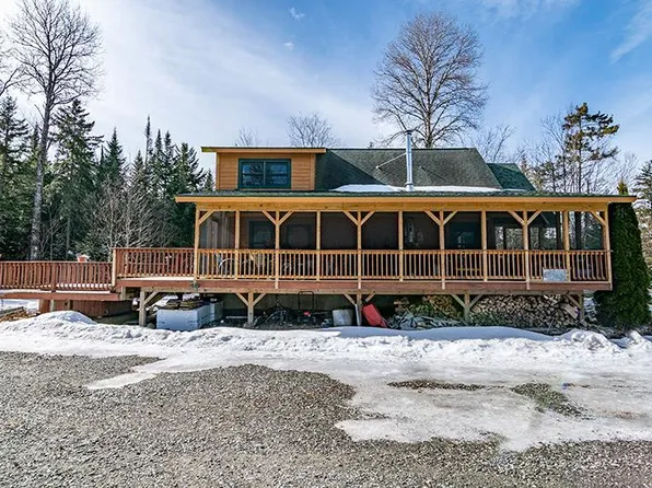 87 Bobsled Run Ln, Lake Placid, NY 12946