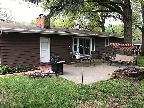 432sf patio w/plumbed gas