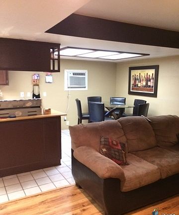 3rd image of 2151 W Hamilton Ave