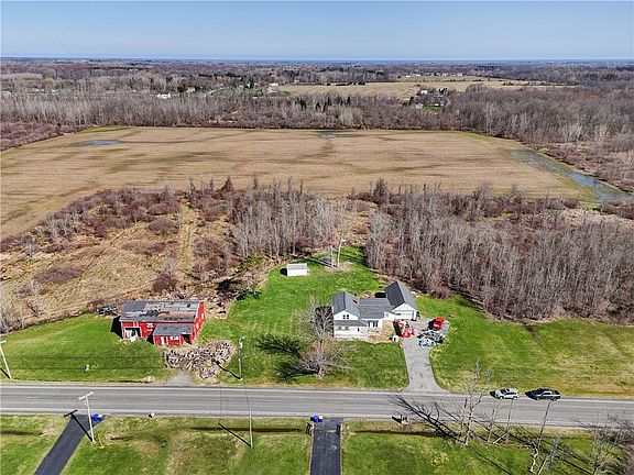 3rd image of 1084 Lawrence Rd