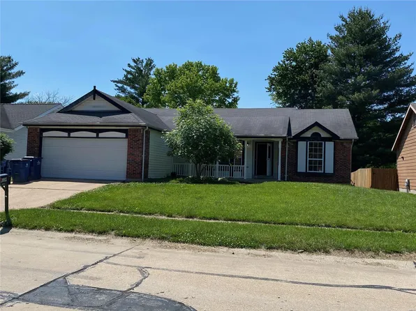 4139 Fox Crossing Dr, Florissant, MO 63034