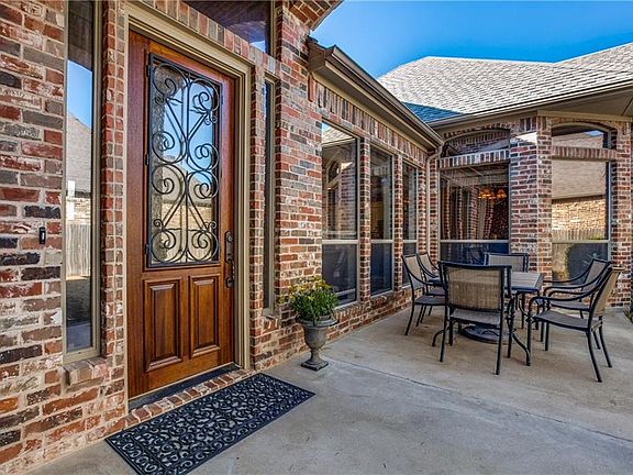 2nd image of 5829 River Meadows Pl