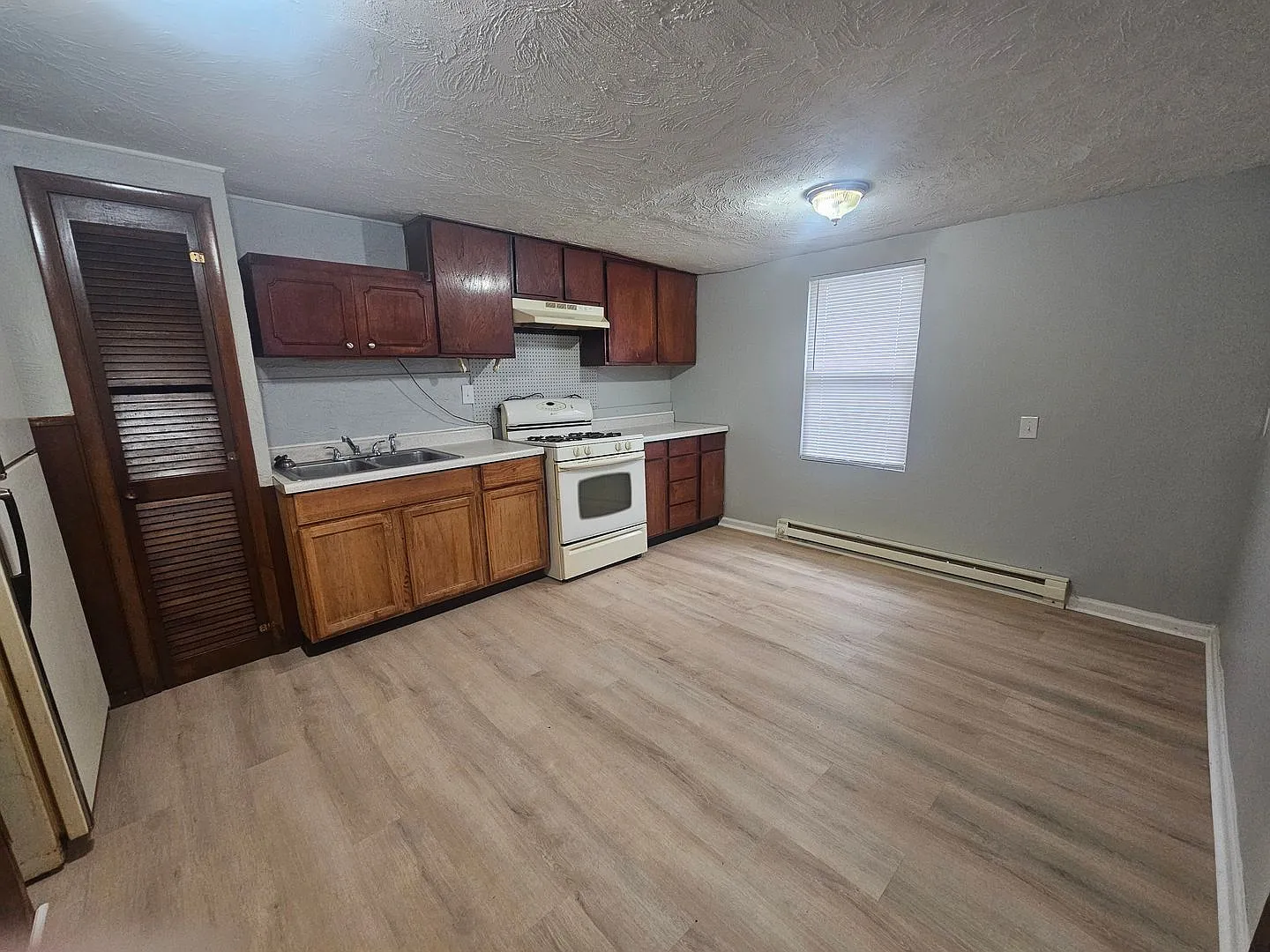 1020 West 5th Street — Photo 4