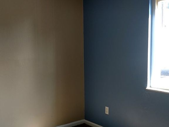 3rd image of 208 Lakeshore Dr APT 8