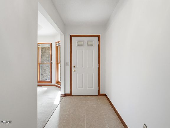 5th image of 901 Yorkshire Dr