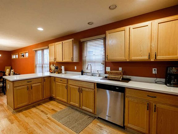 5th image of 115 Muir Dr