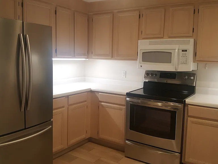550 Ortega Ave — Photo 9