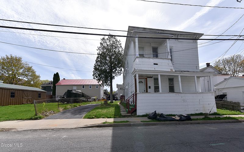 4th image of 203 Brookside Avenue