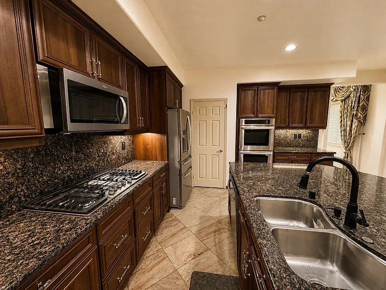 621 Marbella Ct — Photo 10